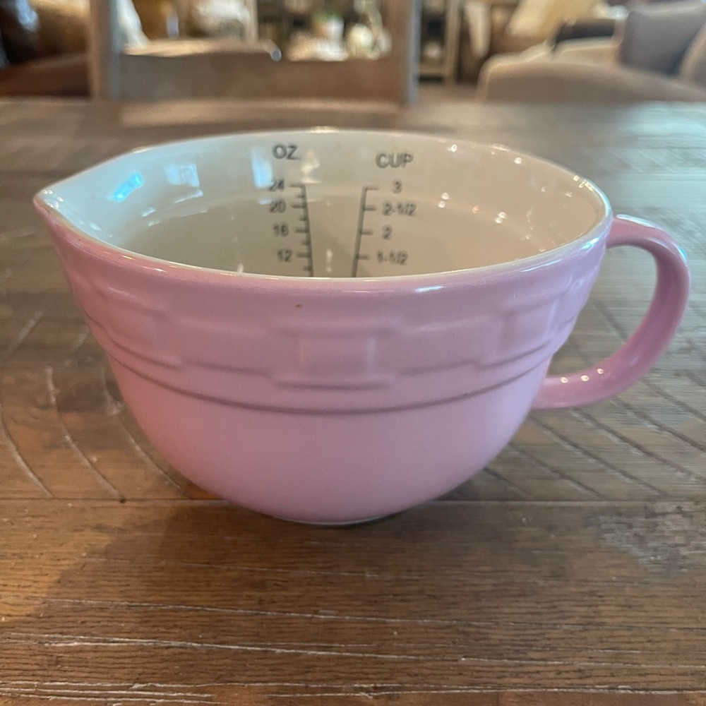 Longaberger Pottery Woven Traditions Pink Measuring Cup
Batter Bowl 3 Cup 24 oz